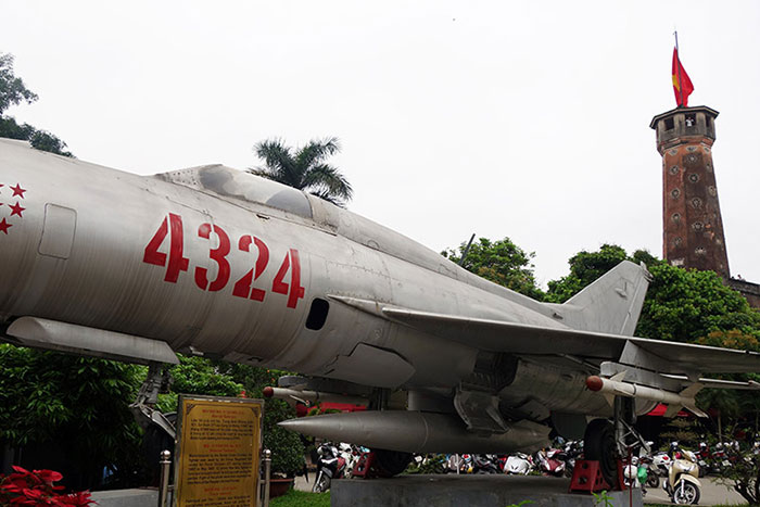 musée histoire militaire vietnam hanoi chasseur